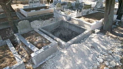 Arnavutköy’de define bulmak amacıyla kazılan mezarlık mahalleliyi isyan ettirdi
