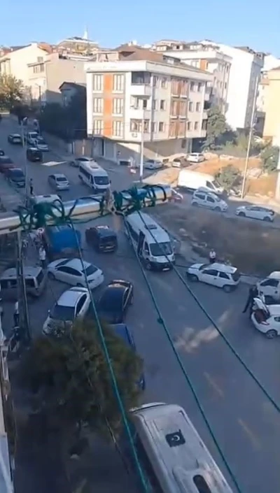 Arnavutköy’de düğün için toplanan grup havaya ateş açtı
