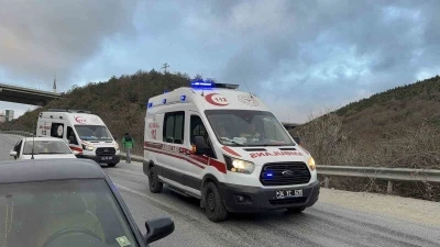 Arnavutk&ouml;y&rsquo;de hafif ticari ara&ccedil; ile hafriyat kamyonu &ccedil;arpıştı: 1 &ouml;l&uuml;, 2 yaralı
