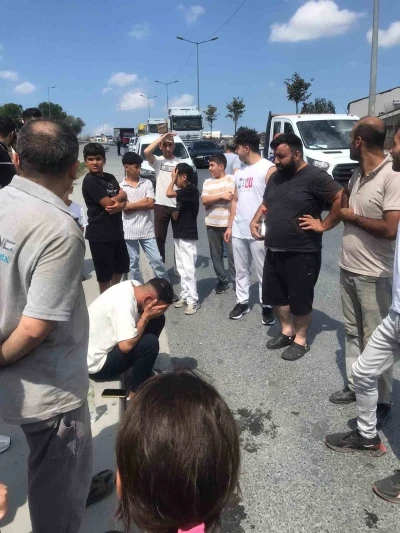 Arnavutköy’de kontrolden çıkan minibüs durağın yanında bekleyen kadına çarptı
