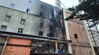 Arnavutk&ouml;y&rsquo;de korkutan fabrika yangını

