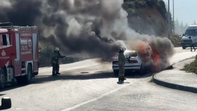 Arnavutköy'de LPG'li otomobil alev alev yandı