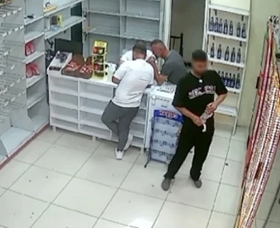 Arnavutköy’de pes dedirten hırsızlık: İçeceği eşofmanına gizleyip çaldı
