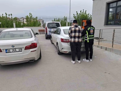 Arnavutk&ouml;y&rsquo;de "makas" atan s&uuml;r&uuml;c&uuml;ye 96 bin TL ceza
