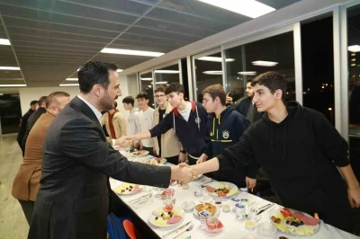 Arnavutk&ouml;y&rsquo;de Ramazan coşkusuna AK Parti İstanbul İl Başkanı Abdullah &Ouml;zdemir eşlik etti
