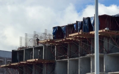 Arnavutk&ouml;y&rsquo;de şantiyede d&uuml;şen gen&ccedil; iş&ccedil;i hayatını kaybetti

