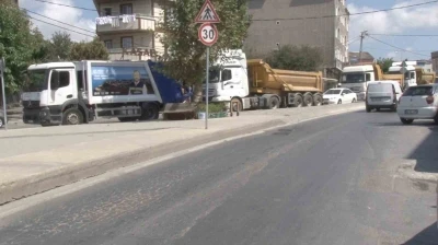 Arnavutköy’de satırlı dehşet: Vatandaşlara saldırmaya çalışan şahıs yakalandı
