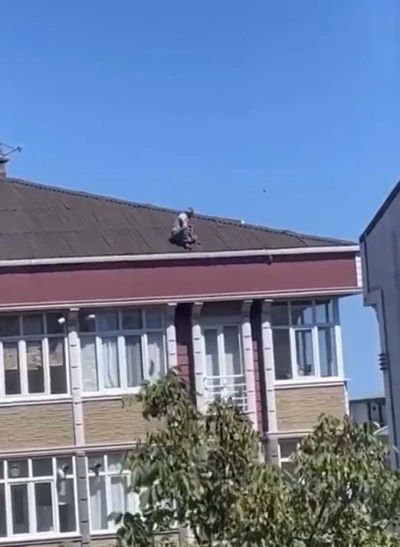 Arnavutköy’de tedbirsiz tamirat yürekleri ağızlara getirdi: O anlar kamerada
