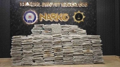 Arnavutk&ouml;y&rsquo;de uyuşturucu operasyonu: 398 kilo skunk ele ge&ccedil;irildi
