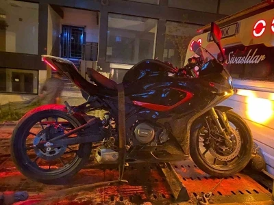 Arnavutk&ouml;y&rsquo;de yunus polislerinden dikkat &ccedil;eken operasyon: Anahtardan &ccedil;alıntı motosiklet &ccedil;ıktı

