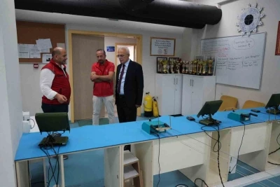 Arslantürk, Bahçeşehir Gençlik Merkezi’ni inceledi
