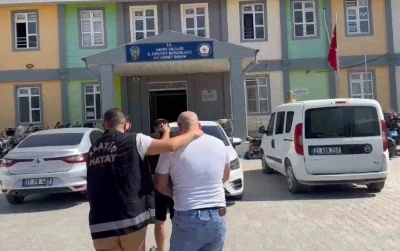 Arsuz’da hapis cezası ile aranan 2 şahıs yakandı
