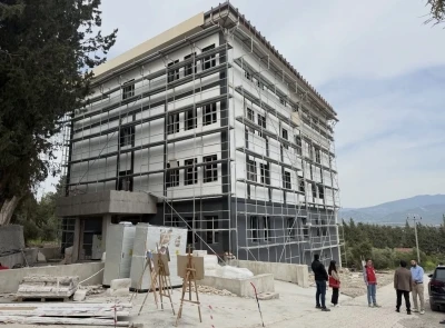 Arsuz&rsquo;da sosyal hizmet merkezi binasında &ccedil;alışmalar s&uuml;r&uuml;yor
