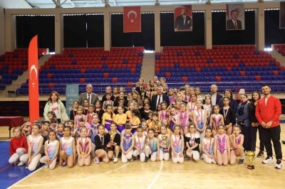 Artistik cimnastik m&uuml;sabakaları tamamlandı
