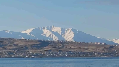 Artos Dağı beyaz gelinliğini giydi
