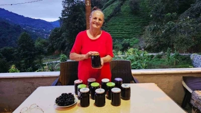 Artvin’de asırlık gelenek sürüyor: Kadınlar kışa üzüm pekmeziyle hazırlanıyor
