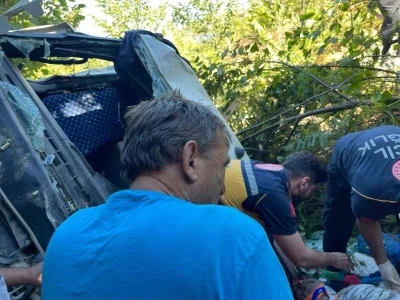 Artvin’de beton mikseri uçuruma yuvarlandı: 1 yaralı
