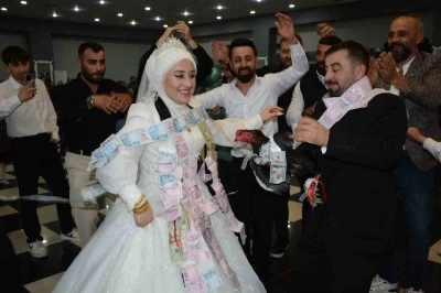 Artvin’de damada arkadaşlarından canlı tavuk ve horoz sürprizi
