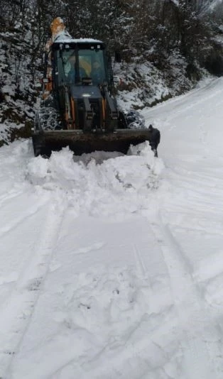 Artvin&rsquo;de kar nedeniyle 18 k&ouml;y yolunda ulaşım sağlanamıyor
