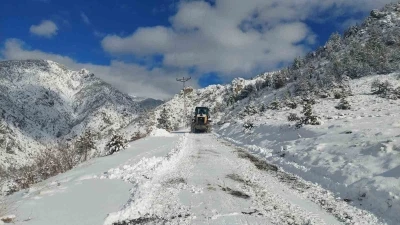 Artvin&rsquo;de kar yağışı nedeniyle 34 k&ouml;y yolu ulaşıma kapandı
