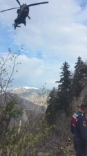 Artvin&rsquo;de yaylada d&uuml;şerek yaralanan vatandaş helikopterle kurtarıldı