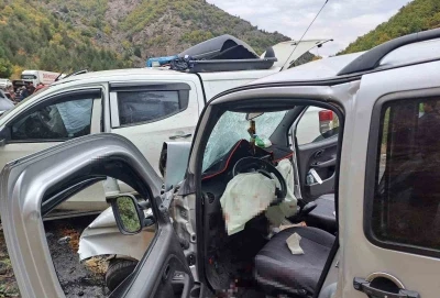 Artvin’de zincirleme trafik kazası: 4 yaralı
