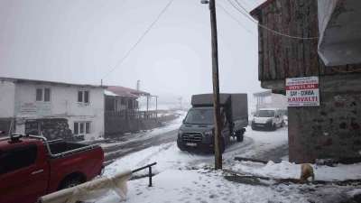 Artvin’in vadilerini sel, yaylalarını kar vurdu
