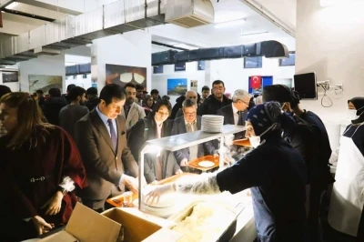AR&Uuml; Rekt&ouml;r&uuml; Emiroğlu, iftarda &ouml;ğrencilerle buluştu
