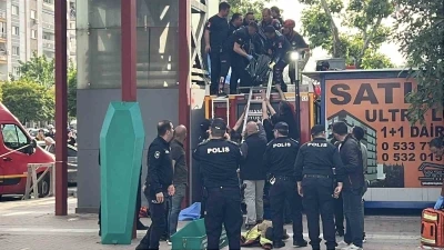 Asans&ouml;r boşluğunda sıkışan gen&ccedil; hayatını kaybetti
