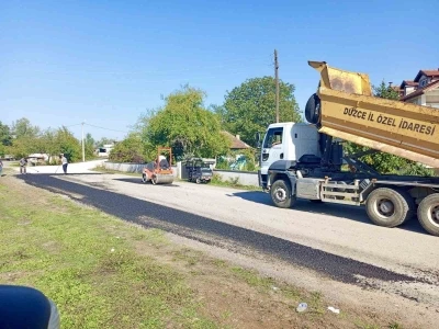 Asfalt yamalama sürüyor
