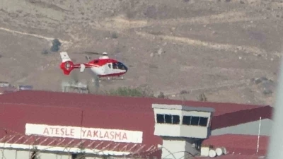 Asfiksi hastası yenidoğan bebek ambulans helikopterle Van’a getirildi

