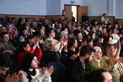 Aşık Veysel t&uuml;rk&uuml;leri Aliağa&rsquo;da yankılandı
