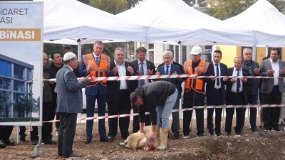 Asırlık borsa, yeni yüzyılın binasının temelini dualarla attı
