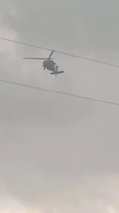 Askeri helikopter dolu ve yağmura yakalandı
