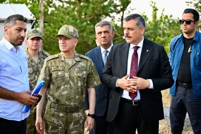Askeri tesis inşaatlarını incelediler
