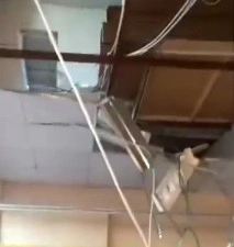 Asma tavan kısmen çöktü, 1 kişi yaralandı