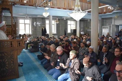 Asrın felaketinin 3&rsquo;&uuml;nc&uuml; yılında Salihli&rsquo;de y&uuml;rekler aynı duada buluştu
