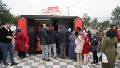 Asrın felaketinin &uuml;&ccedil;&uuml;nc&uuml; yılında deprem şehitliğinde vefa n&ouml;beti
