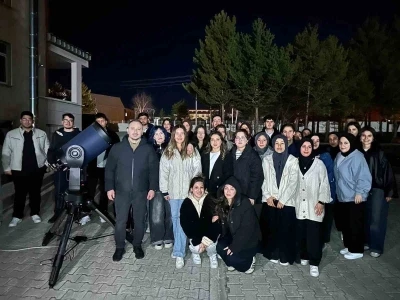 Astronomi Kul&uuml;b&uuml; &uuml;&ccedil; g&uuml;n s&uuml;ren g&ouml;ky&uuml;z&uuml; g&ouml;zlemi d&uuml;zenledi

