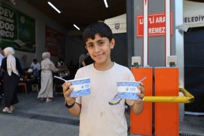 Aşure ikramları G&uuml;rsu&rsquo;da devam etti
