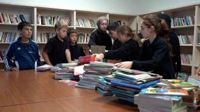 Atakum&rsquo;da 10 binin &uuml;zerinde kitabı &ouml;ğrencilerle buluştu

