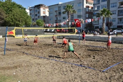 Atakum&rsquo;da plaj voleybolu heyecanı yaşandı
