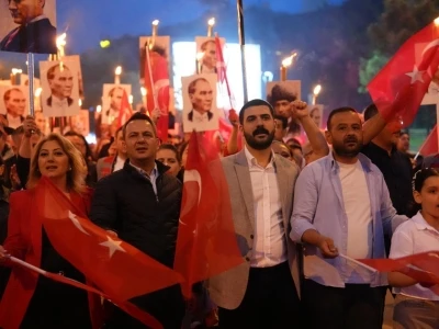 Ataşehir&rsquo;de 19 Mayıs coşkusu meydanlara taştı
