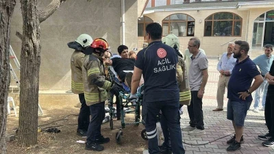 Ataşehir’de bir çocuk, koluna saplanan demirle hastaneye kaldırıldı
