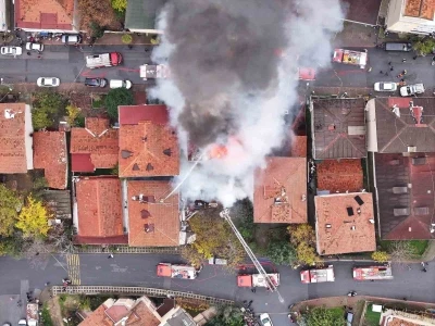 Ataşehir&rsquo;de korkutan yangın: 4 kişi kurtarıldı
