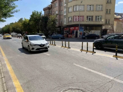 Atatürk caddesi dubaları tartışma konusu
