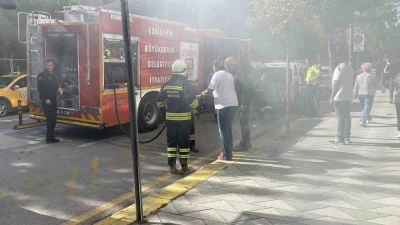 Atatürk Caddesi’nde o senaryo gerçeğe döndü: Yangına giden itfaiye ekipleri ilerleyemedi
