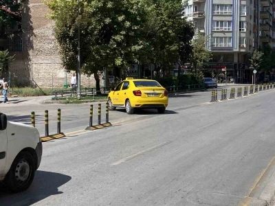 Atatürk Caddesi’nde trafik çilesi bitmiyor
