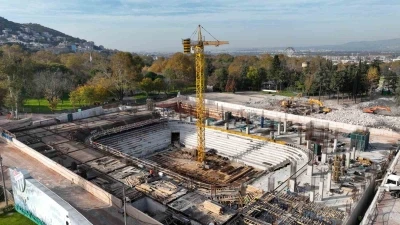 Atatürk Spor Salonu hızla yükseliyor
