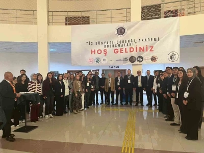 Atat&uuml;rk &Uuml;niversitesi&rsquo;nde "Ticari Bankacılık" paneli d&uuml;zenlendi
